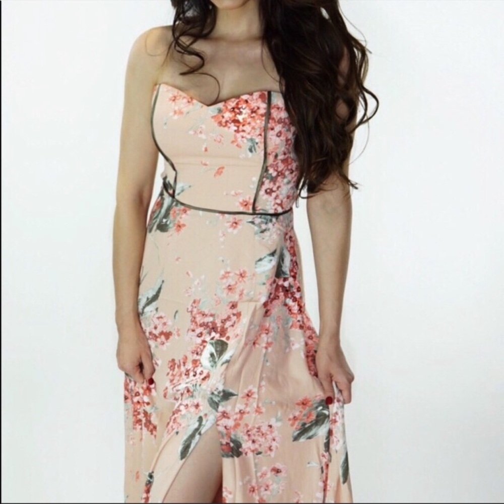 New Gorgeous Blush Floral Maxi Dress With Side Slit - Picture 7 of 10